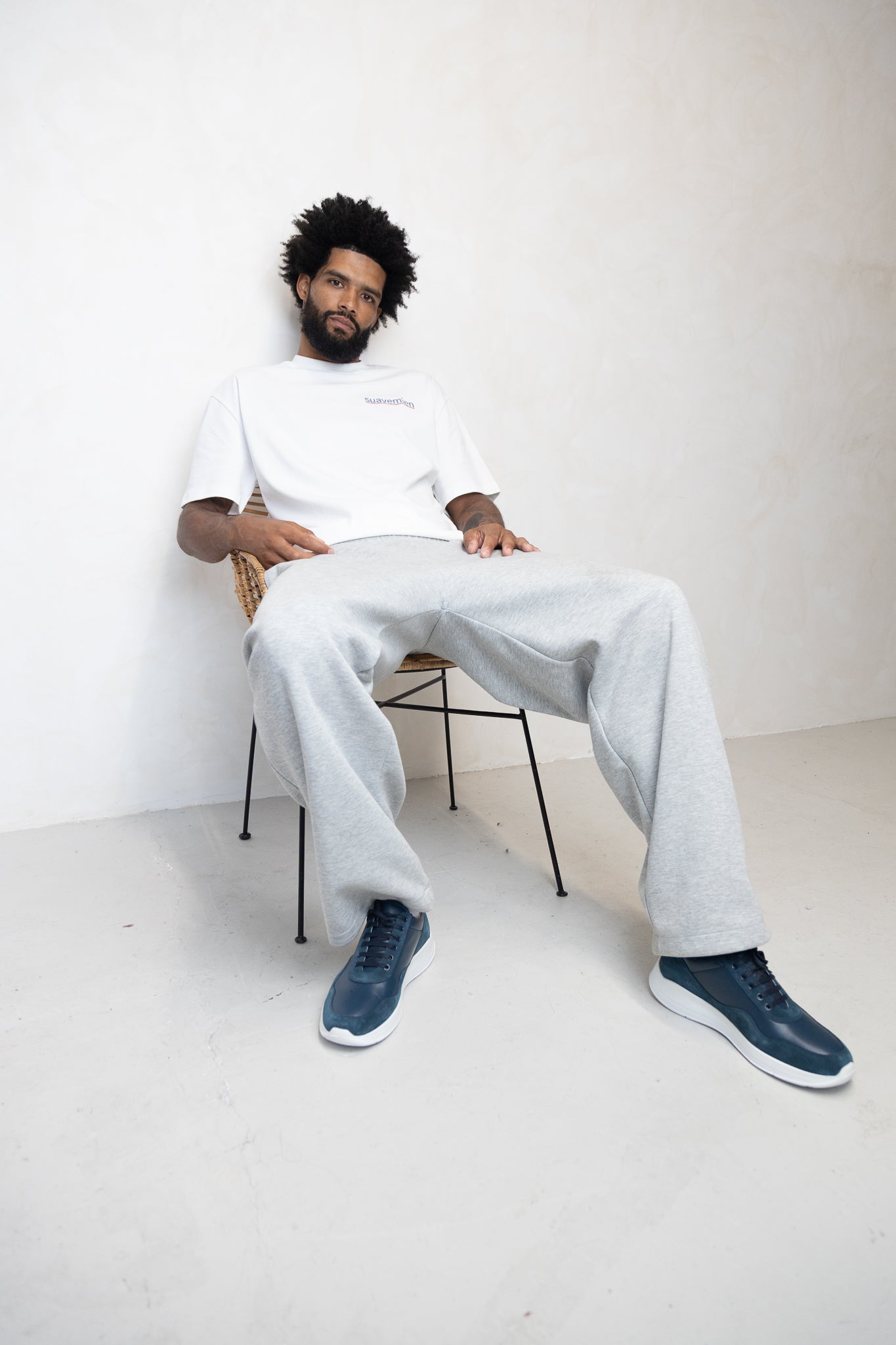 Suavemien White/Navy T-Shirt