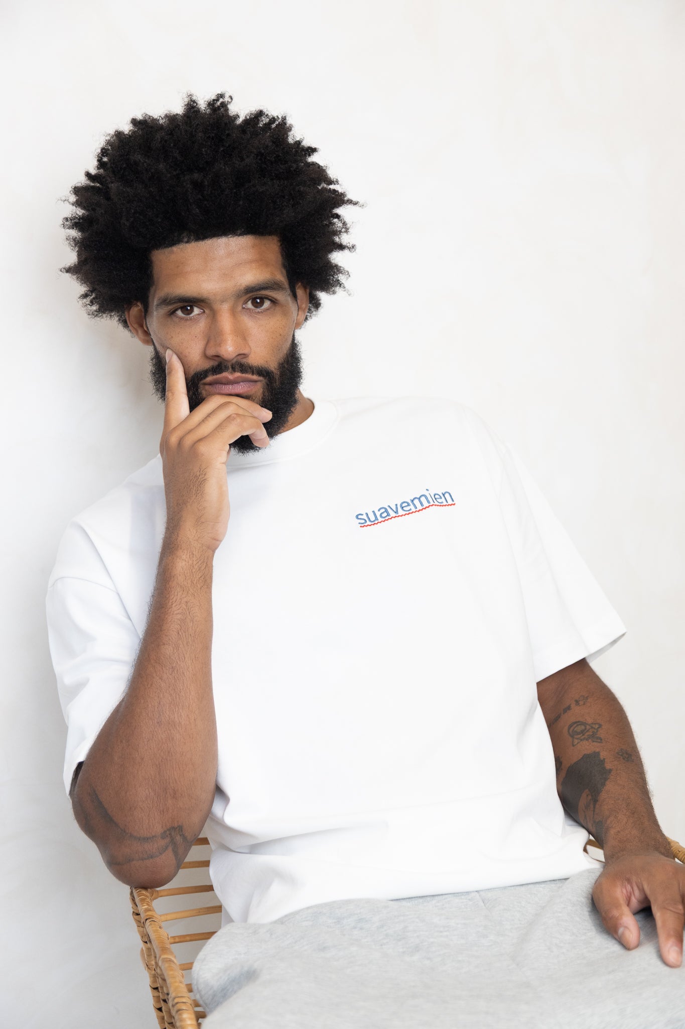 Suavemien White/Navy T-Shirt