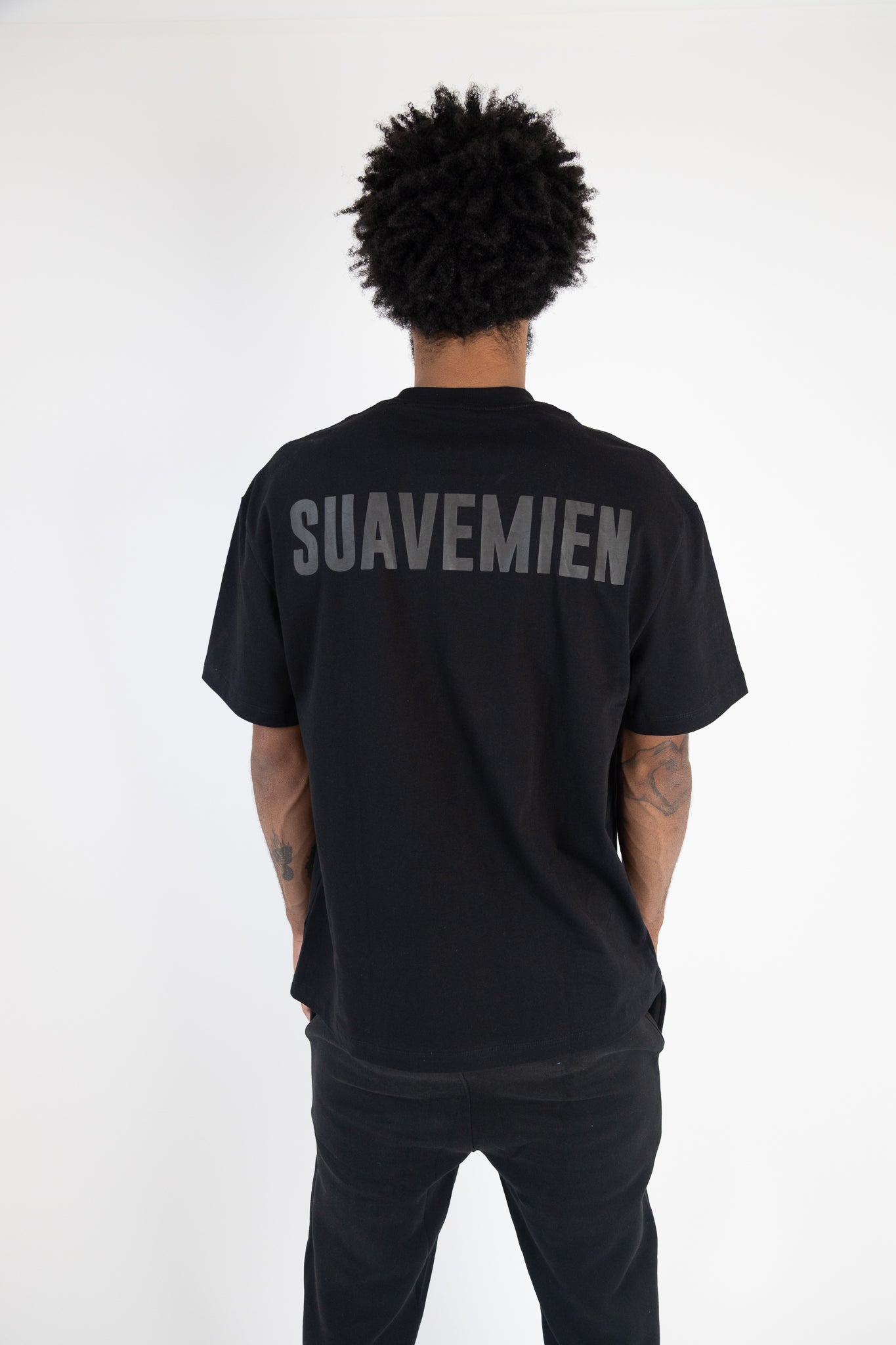 Suavemien Black/Black T-Shirt